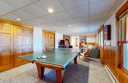 Easton House | Custom log home with enormous deck & stunning mountain views