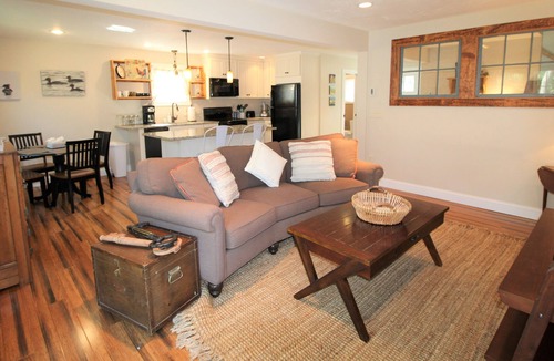 Northwest Harwich Apartment | Custom Spacious Apartment (2285)