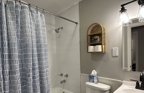 Dahlman Apartment | Cute 1 Bedroom Apartment, Close to Downtown!