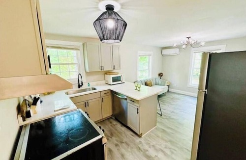 Sans Souci Apartment | Cute 1 BR with Fire Pit Near DT