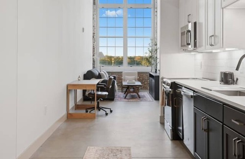 Judson Apartment | Cute 1BD Apartment Facing Paris Mtn