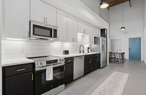Judson Apartment | Cute 1BD Apartment Facing Paris Mtn