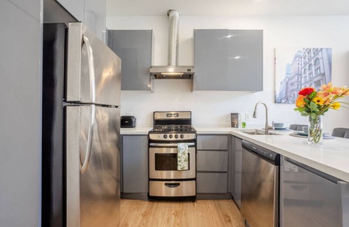 Downtown Montreal Apartment | Cute 1BDR Apt on Bishop St- Heart of MTL