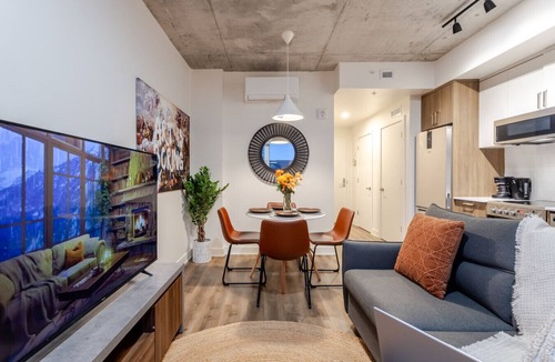 Shaughnessy Village Apartment | Cute 1BDR Apt; Ste-Catherine - MTL Live Spot