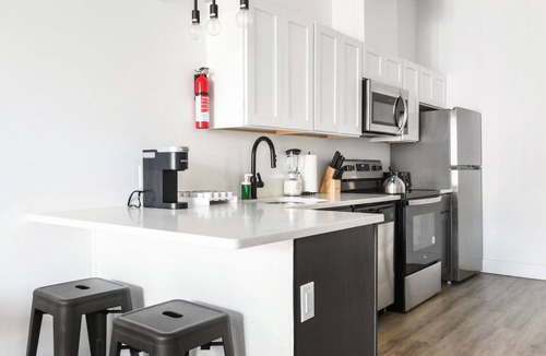 Elizabeth Apartment | Cute 1BR next to EWR 1465