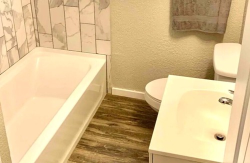 Texas City House | Cute 2/1 House in quiet neighborhood