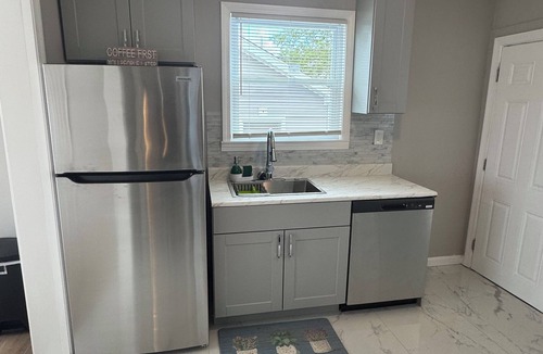 West Haven Apartment | Cute 2 bdr apartment king&queens bed