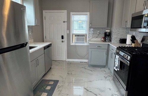 West Haven Apartment | Cute 2 bdr apartment king&queens bed