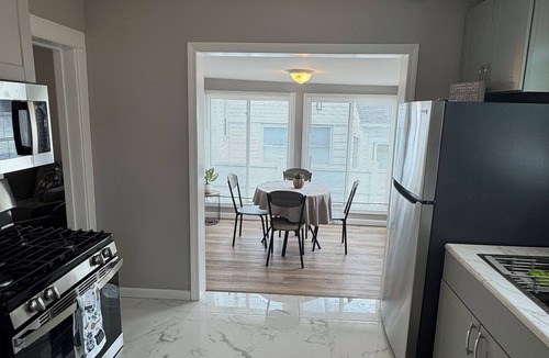 West Haven Apartment | Cute 2 bdr apartment king&queens bed