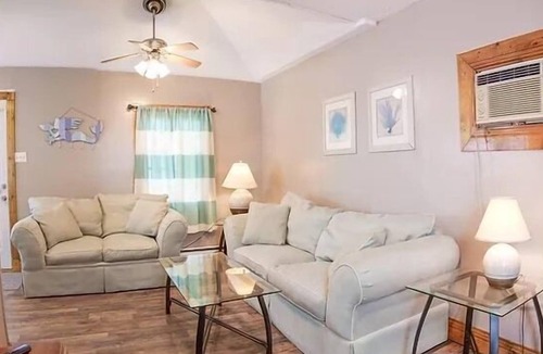 Lakeview House | Cute 2 bedroom Cottage