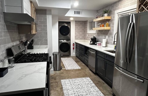 Parker Lane House | Cute 2-bedroom townhome with WiFi, AC close to downtown Austin