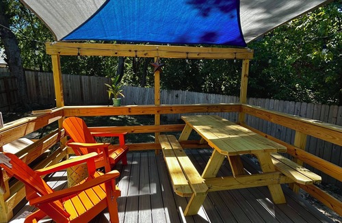 Parker Lane House | Cute 2-bedroom townhome with WiFi, AC close to downtown Austin