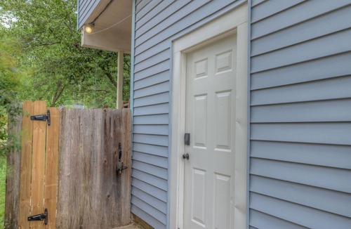 Caddo Heights-South Highlands Apartment | Cute 2B/1Ba Apartment in South Highlands!