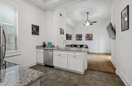 South 7th Ward Apartment | Cute 2bed 1bath, close to French Q, Bourbon St & Frenchmen St. Free street park