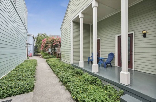 South 7th Ward Apartment | Cute 2bed 1bath, close to French Q, Bourbon St & Frenchmen St. Free street park
