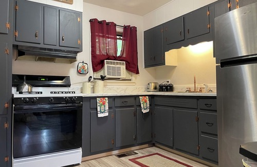 Hardy House | Cute 2BR Full Vacation Home near Spring River and Waterfall
