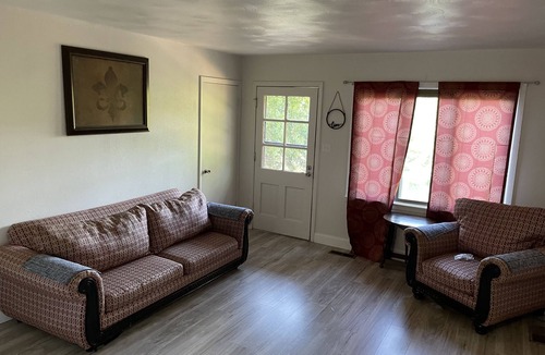 Hardy House | Cute 2BR Full Vacation Home near Spring River and Waterfall
