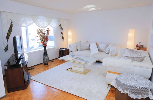 Birds Hill House | Cute 2BR House in winterpeg. Close To Everything, Easy Check in free parking