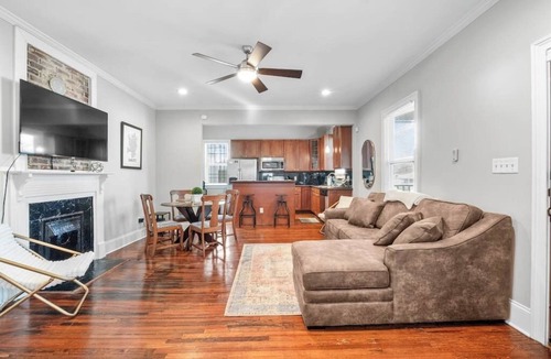 Charlotte House | Cute 3 Bed Bungalow Blocks from Downtown