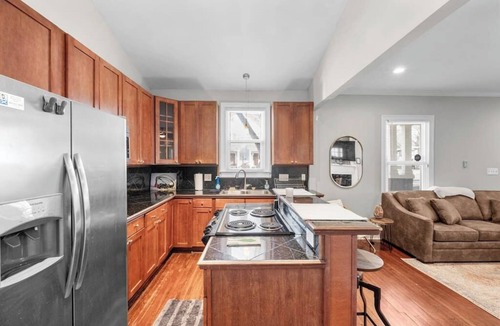 Charlotte House | Cute 3 Bed Bungalow Blocks from Downtown