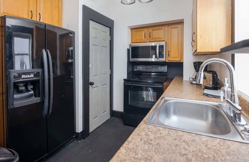 Des Moines House | Cute 3 Bedroom in Des Moines