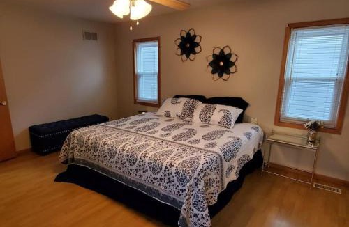 Wichita House | Cute 3BR 3BA Handicap Acc BR and BA WIFI SMART TV