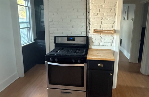 Buffalo House | Cute 3BR Upper Unit Home in South Buffalo near downtown