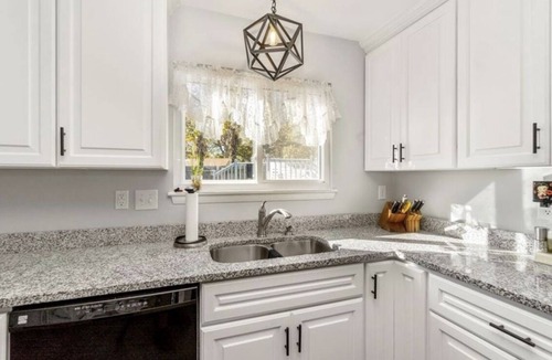 Virginia Beach House | Cute 4 bed/2.5 bath Home w/Pool - Sleeps 12! 30 night min