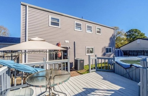 Virginia Beach House | Cute 4 bed/2.5 bath Home w/Pool - Sleeps 12! 30 night min