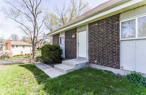 Overland Park House | Cute and affordable 3BDR duplex in Overland Park for up to 10 people! Unit #2