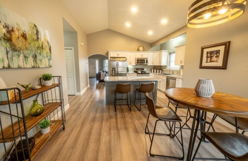 Westside House | Cute and Clean Bungalow