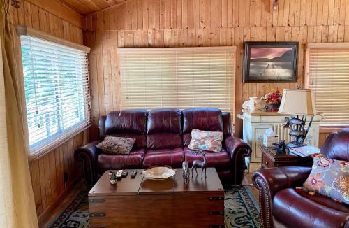 Huddleston House | Cute and Comfy Cabin