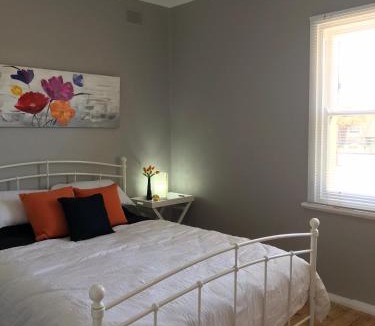 Murray Bridge House | Cute and Cosy II - Events, Workers, Getaways.