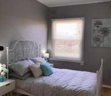 Murray Bridge House | Cute and Cosy II - Events, Workers, Getaways.