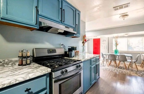 Pittsburg House | Cute and Cozy 3 bedroom