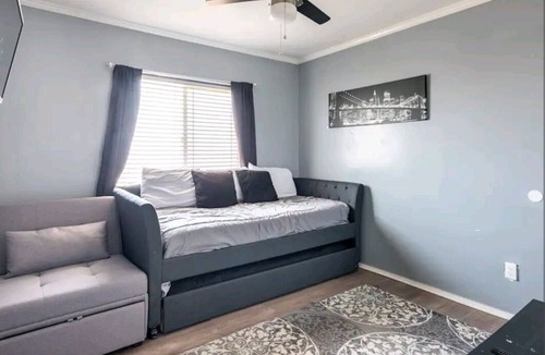 Pittsburg House | Cute and Cozy 3 bedroom