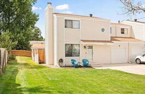 Pheasant Run House | Cute and cozy 3-bedroom townhome in Aurora