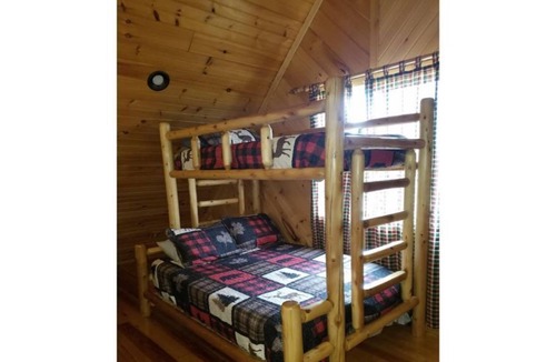 Evart Cabin | Cute and Cozy Cabin