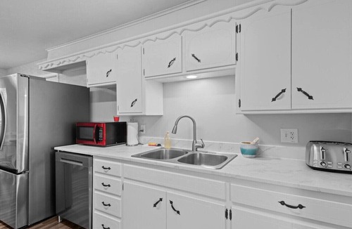 Bartlesville House | Cute and Cozy Cottage