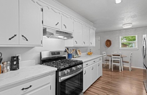 Bartlesville House | Cute and Cozy Cottage