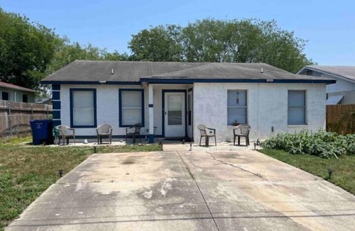 Pecan Valley House | Cute and cozy home Duplex by South Side Lions Park