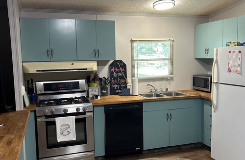 Tumbling Shoals House | Cute and cozy lake house! Sleeps 10! 1 mile from lake access!