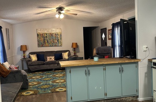 Tumbling Shoals House | Cute and cozy lake house! Sleeps 10! 1 mile from lake access!