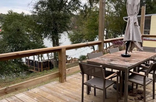 Andalusia House | Cute and Cozy Lakehouse