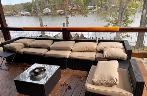 Andalusia House | Cute and Cozy Lakehouse