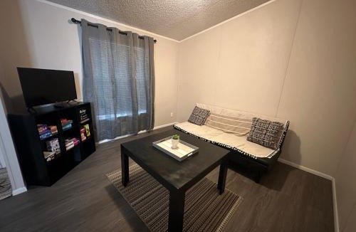 Bullhead City House | Cute and cozy river house!