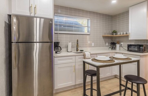 Northeast Orlando House | CUTE and COZY studio w/jacuzzi!