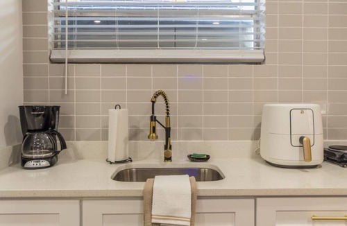 Northeast Orlando House | CUTE and COZY studio w/jacuzzi!