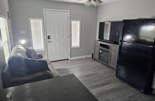 Uniontown House | Cute and Cozy!