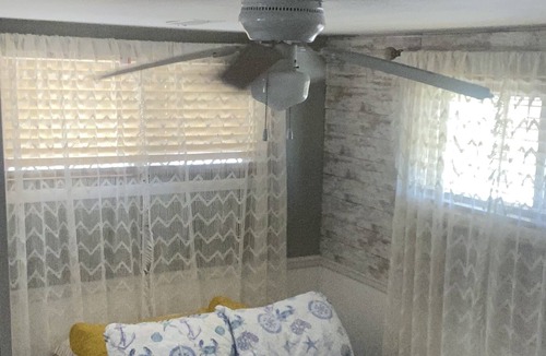 Leesburg Cottage | Cute and Quaint on the Irish channel of the Barbee Chain of lakes.